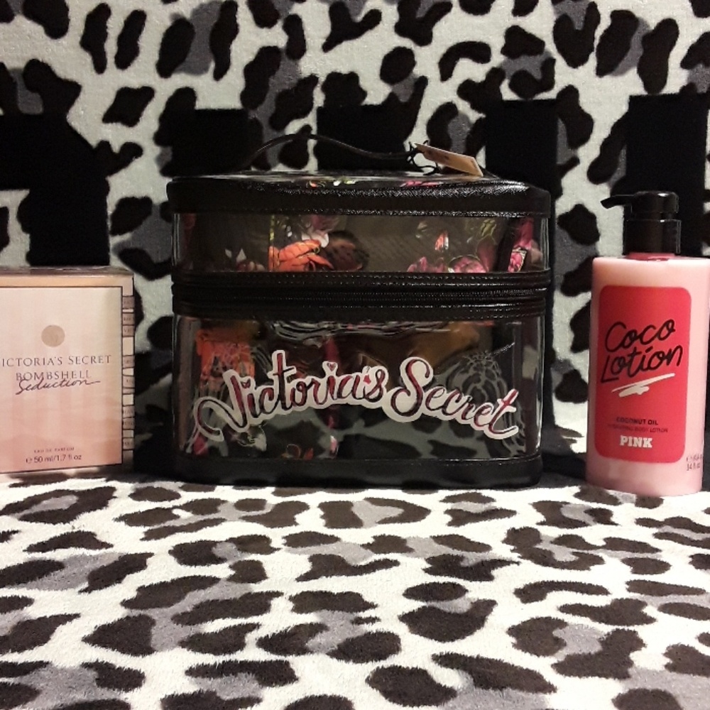 NWT Bombshell wildflower Beauty Bag Set